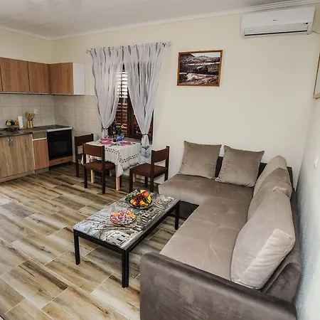 Phoenix Apartment *